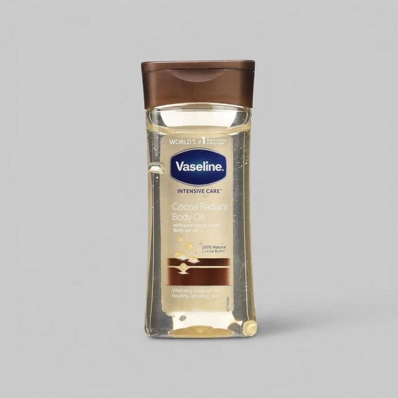 روغن بدن وازلین مدل Cocoa Butter حجم 200 میلی لیتر حاوی کره کاکائو خالص، ترمیم کننده پوست خشک و حساس، جذب سریع، حفظ رطوبت و ایجاد حس بدون چربی